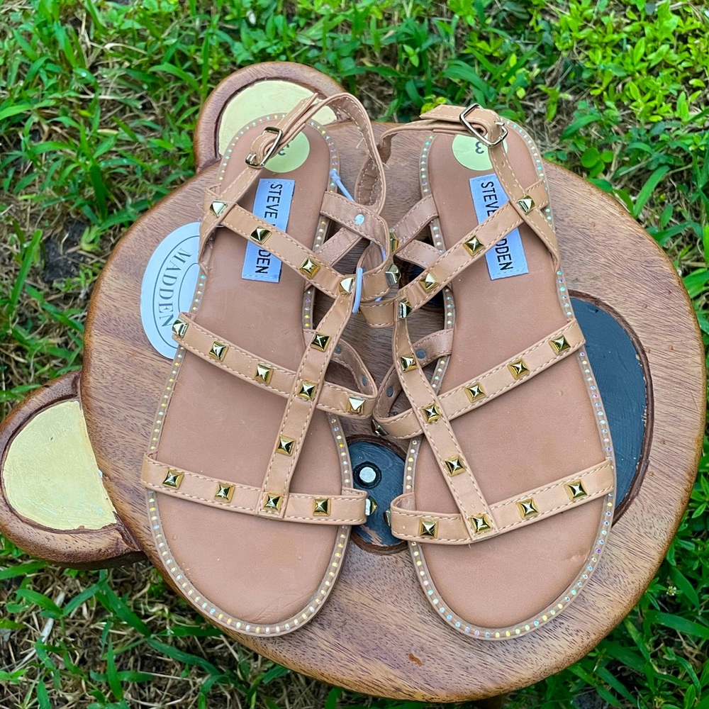 NEW Steve Madden tan “Travel” silver studded sandals 3 kids or 5 - 5 1/2 women’s
